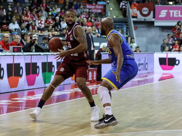 让队伍内部 让队伍内部